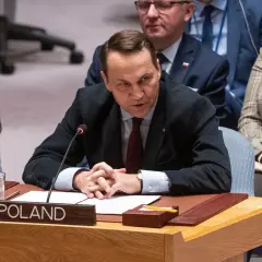 Najnowsze newsy tygodnia: nowe obostrzenia, przywileje i polityka.